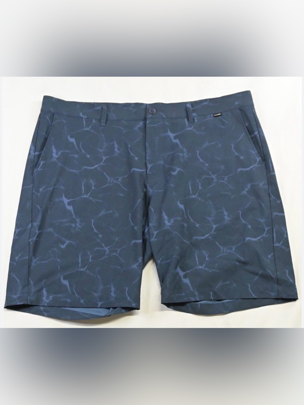 TRAVIS MATHEW mens size 42 blue print dock head tech stretch shorts